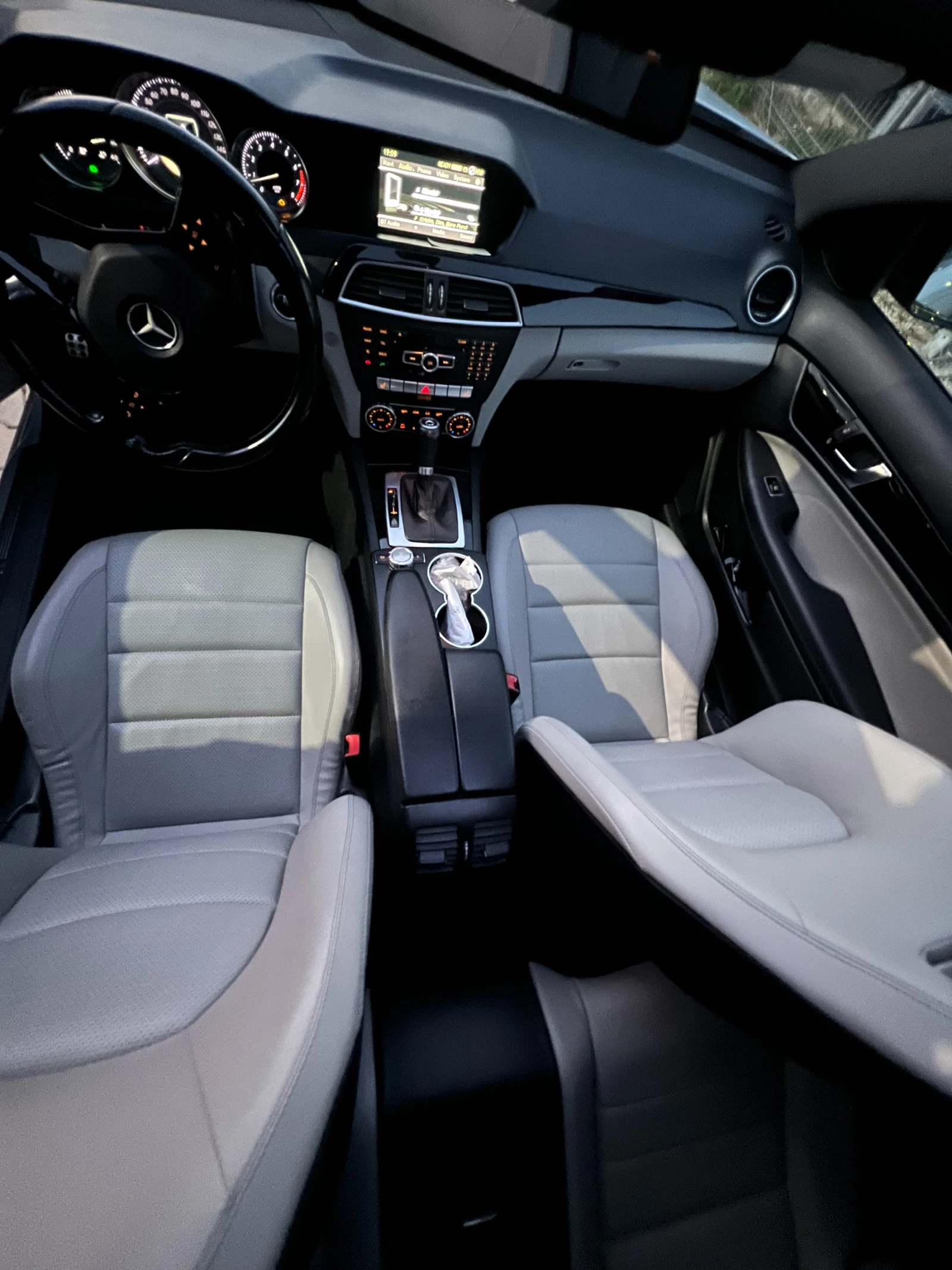 Mercedes-Benz C 250 AMG, Harman-Kardon, двойна панорама - изображение 7