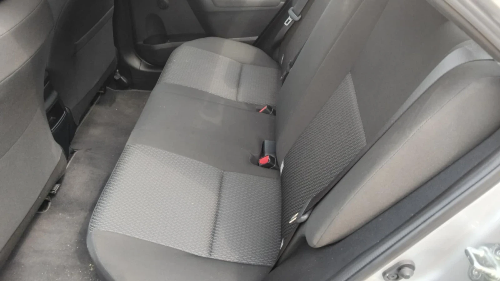 Toyota Corolla 1.4 benzin - изображение 9