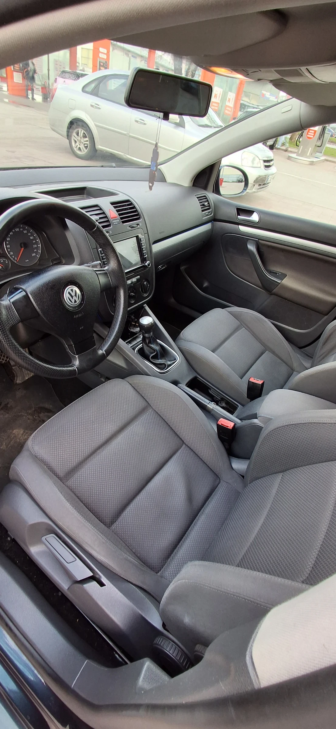 VW Golf 1.6газ, снимка 14 - Автомобили и джипове - 53610015