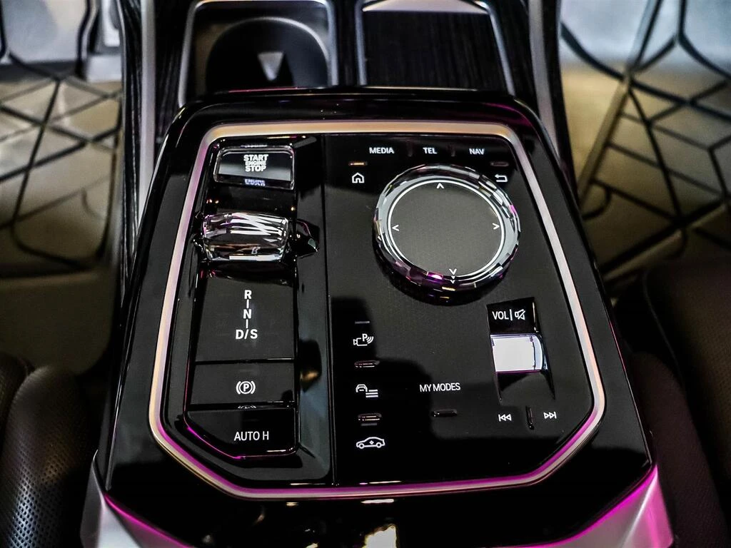 BMW 760 I| B&W SOUND| MAСАЖИ| HUD| 360 КАМЕРИ| SKY LOUNGE , снимка 14 - Автомобили и джипове - 53784246