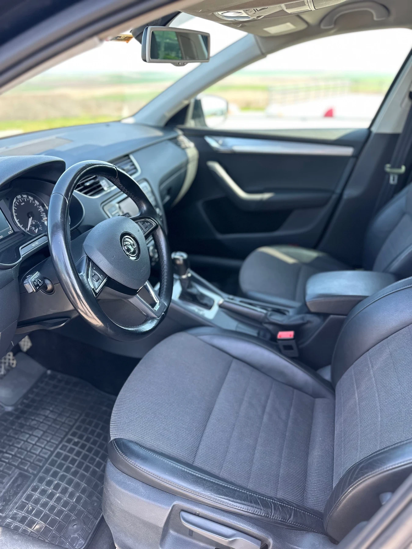 Skoda Octavia 2.0 TDI /КОЖА/АВТОМАТИК/ОБСЛУЖЕНА, снимка 6 - Автомобили и джипове - 53970519