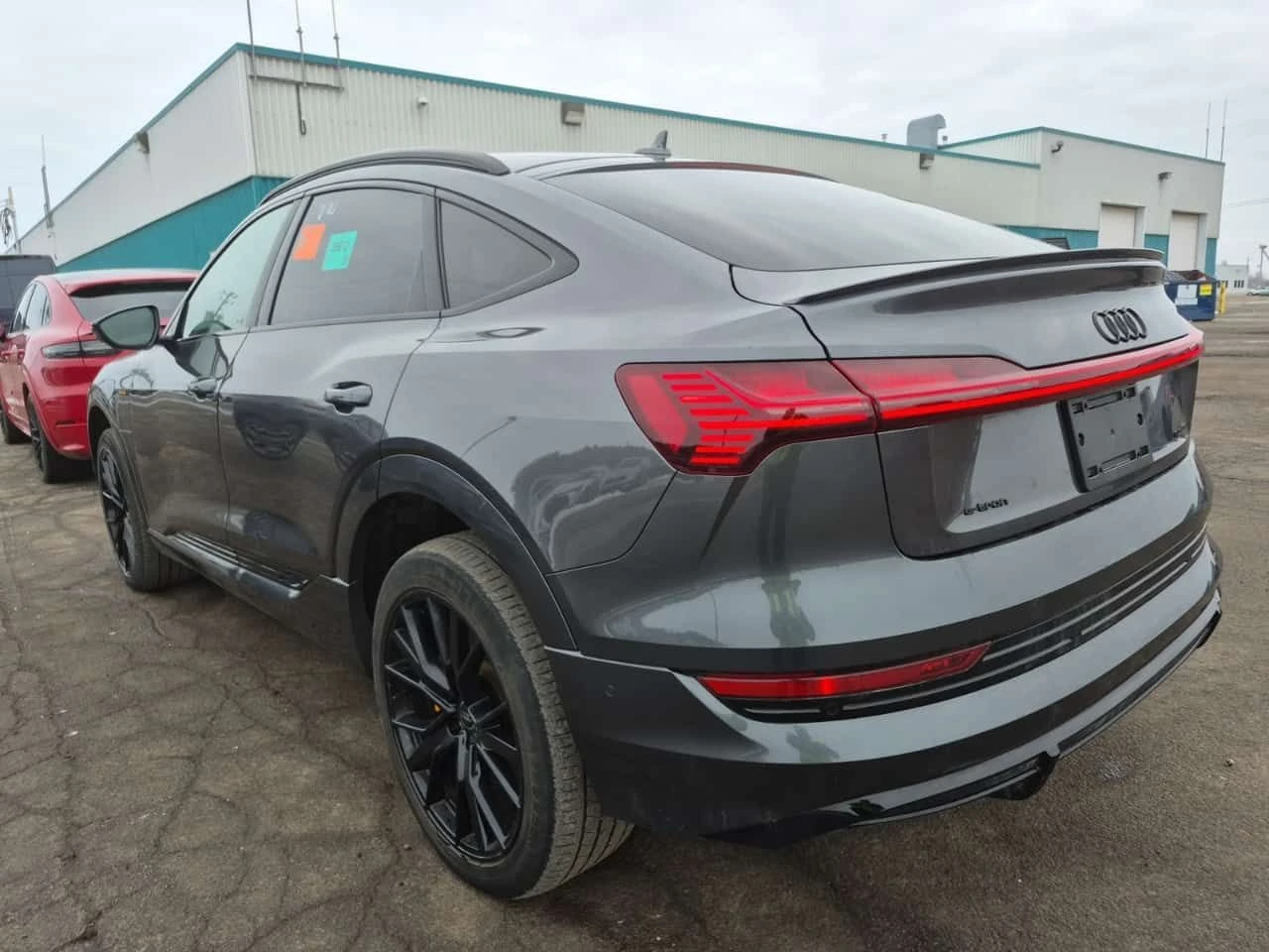 Audi E-Tron TECHNIK| S-LINE| HUD| 360| PANORAMA| ОБДУХВАНЕ| , снимка 4 - Автомобили и джипове - 53996848