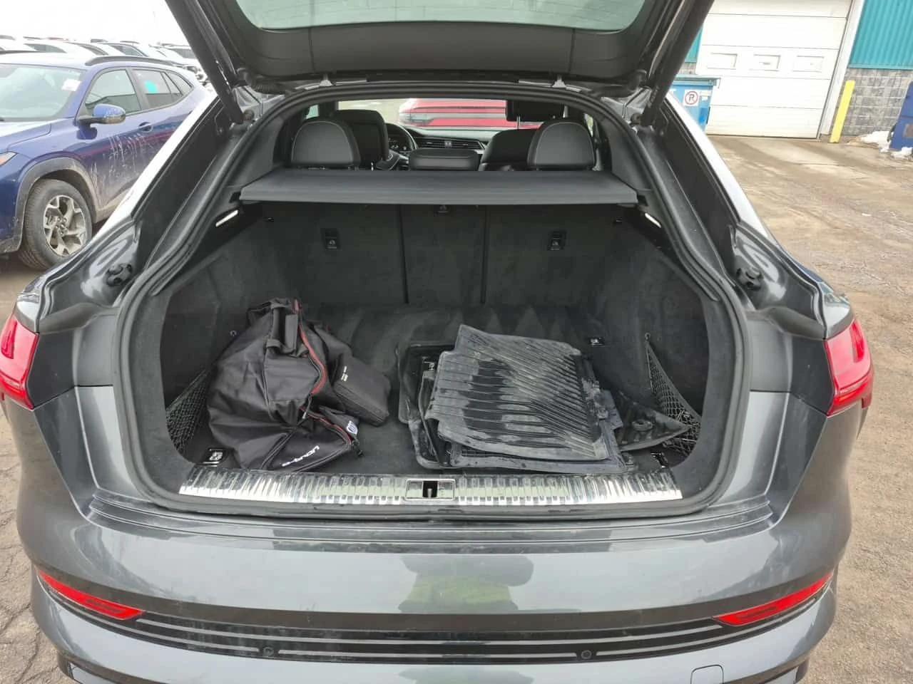 Audi E-Tron TECHNIK| S-LINE| HUD| 360| PANORAMA| ОБДУХВАНЕ| , снимка 13 - Автомобили и джипове - 53996848