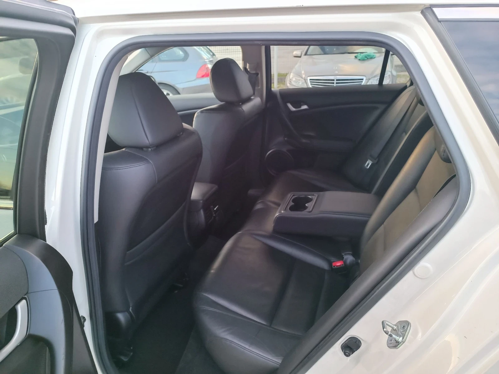 Honda Accord 2.4i-201кс-ШВЕЙЦАРИЯ-РЪЧКА-6ск, снимка 10 - Автомобили и джипове - 54128341