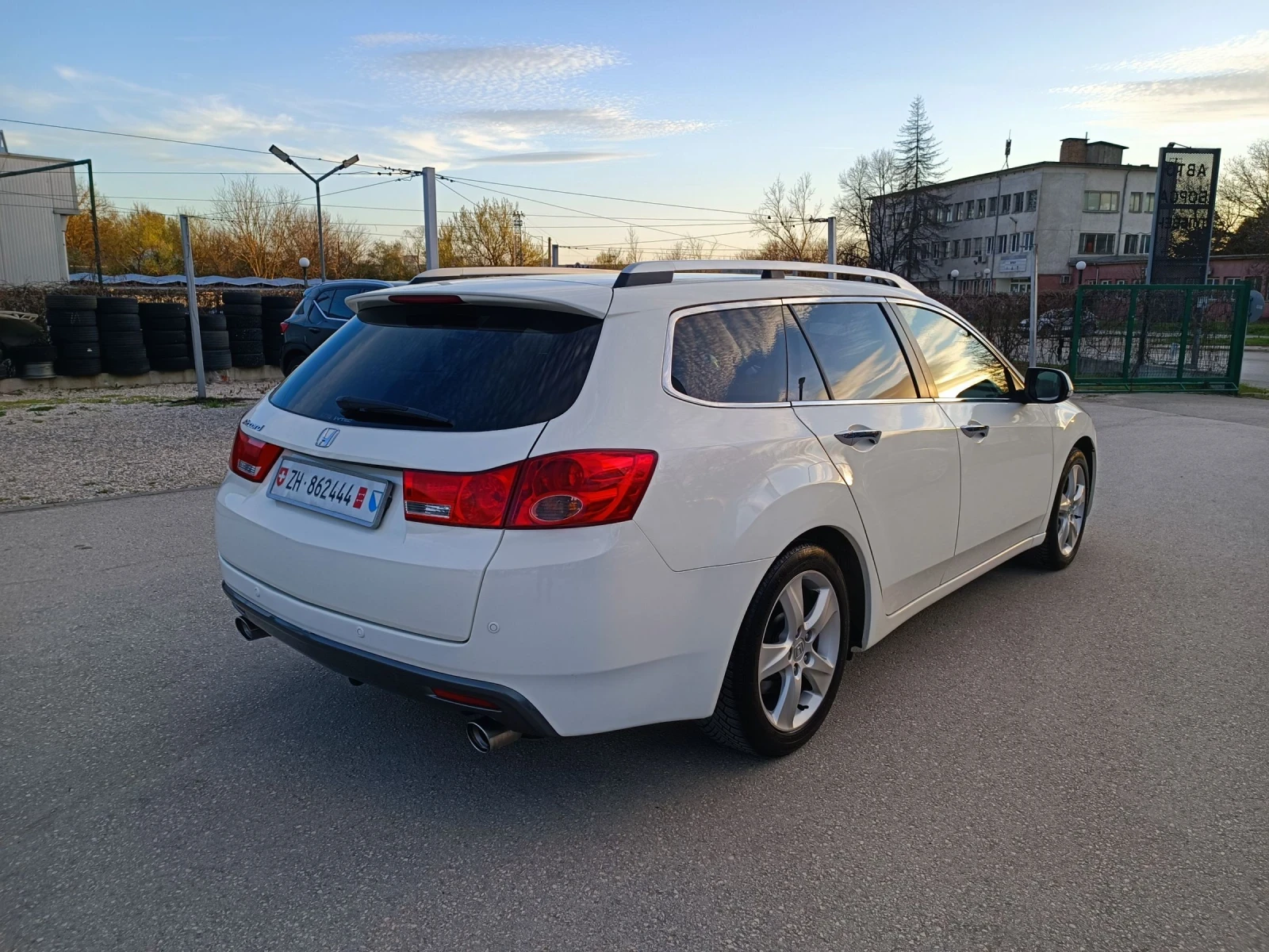 Honda Accord 2.4i-201кс-ШВЕЙЦАРИЯ-РЪЧКА-6ск, снимка 3 - Автомобили и джипове - 54128341