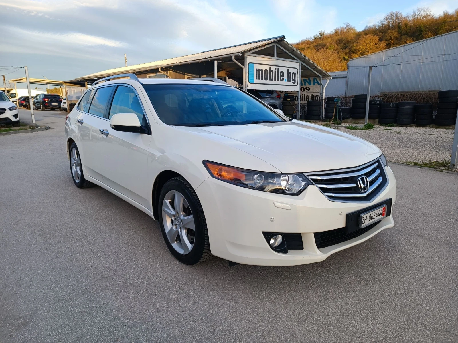 Honda Accord 2.4i-201кс-ШВЕЙЦАРИЯ-РЪЧКА-6ск, снимка 2 - Автомобили и джипове - 54128341