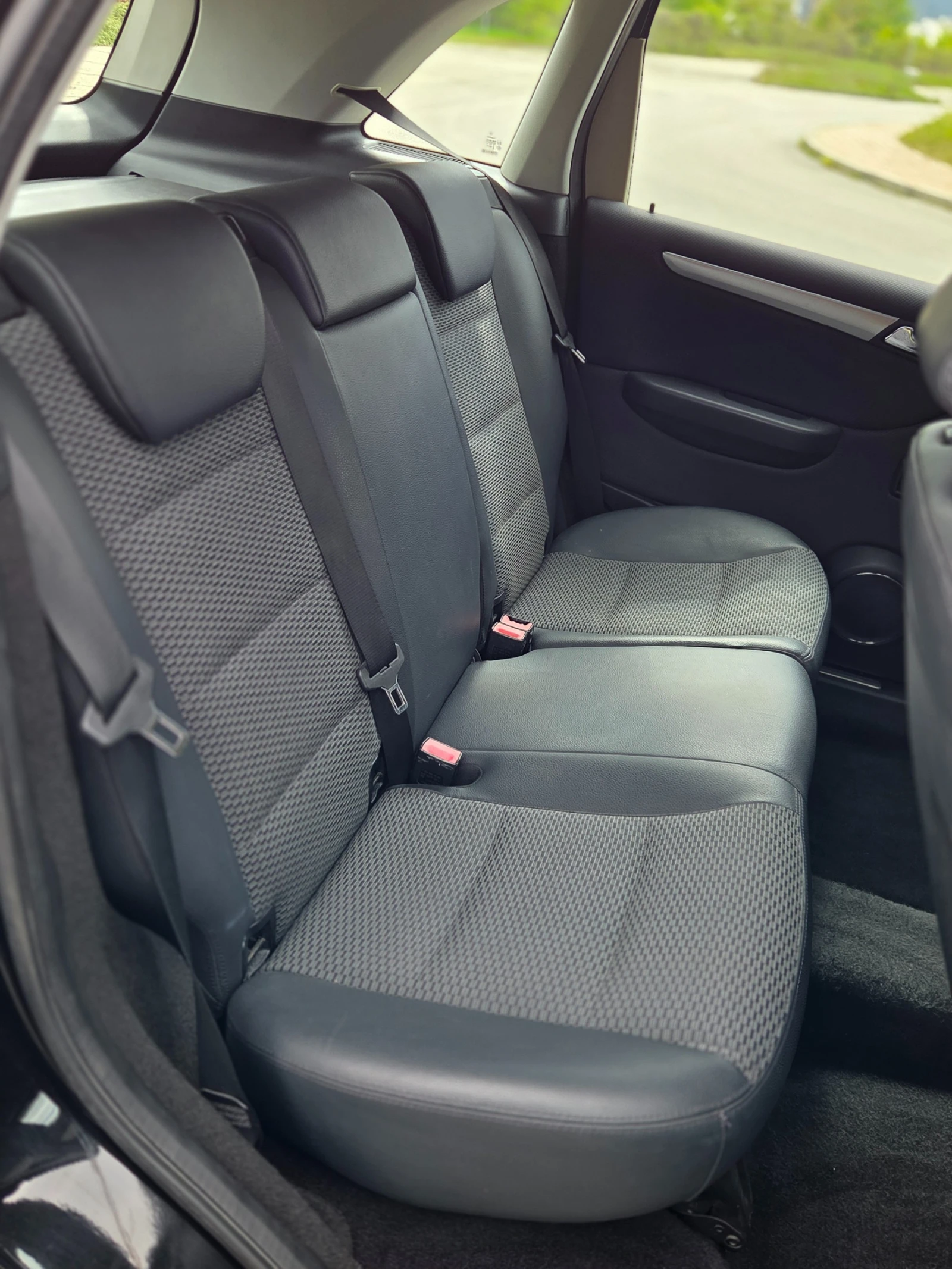 Mercedes-Benz B 200 CDI SPORT ОТЛИЧНА, снимка 8 - Автомобили и джипове - 54399128