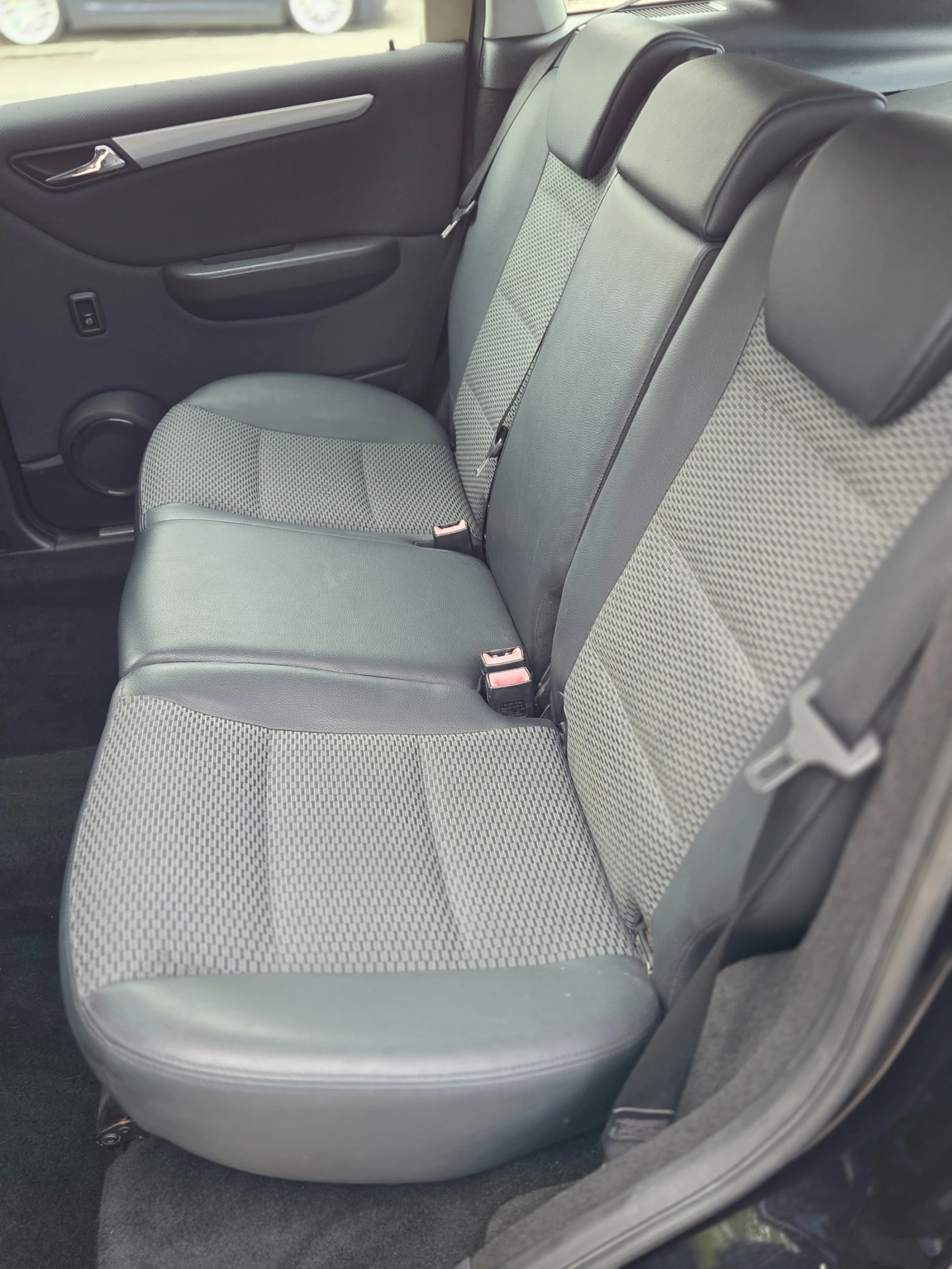 Mercedes-Benz B 200 CDI SPORT ОТЛИЧНА, снимка 12 - Автомобили и джипове - 54399128