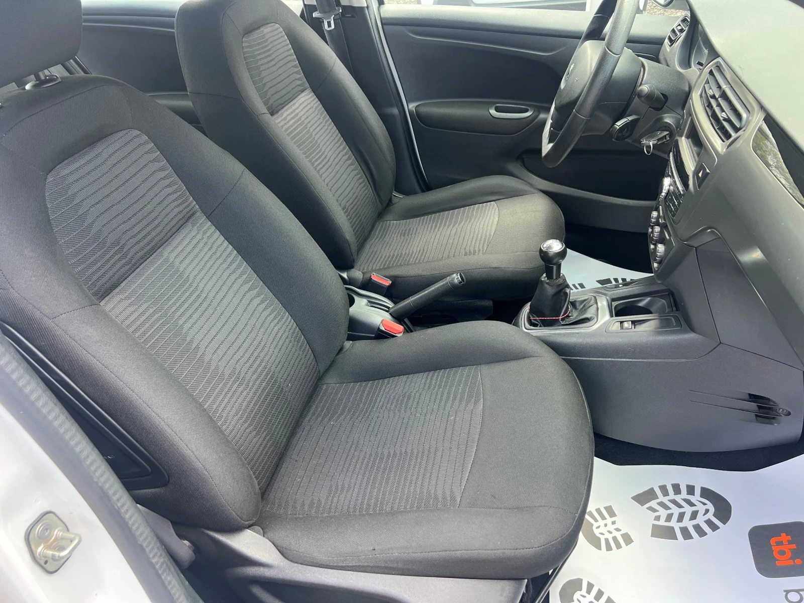 Peugeot 301 1.2 Фабрична газ, снимка 11 - Автомобили и джипове - 54565783