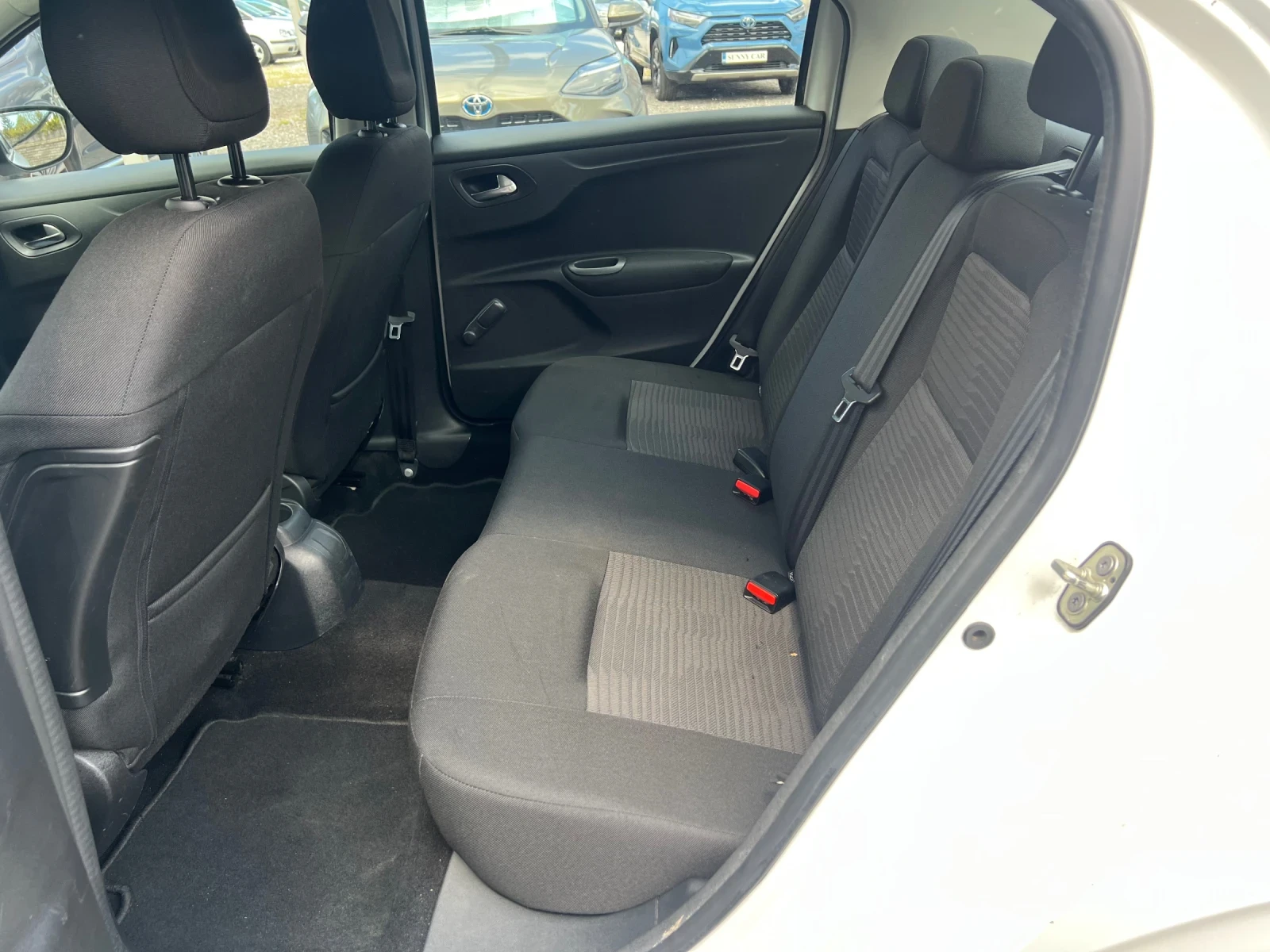 Peugeot 301 1.2 Фабрична газ, снимка 10 - Автомобили и джипове - 54565783