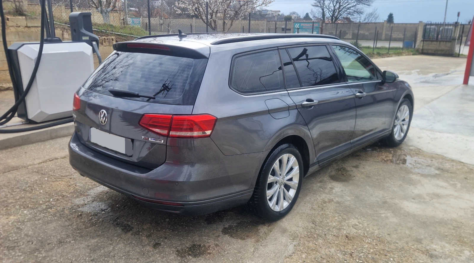 VW Passat, снимка 4 - Автомобили и джипове - 54574541