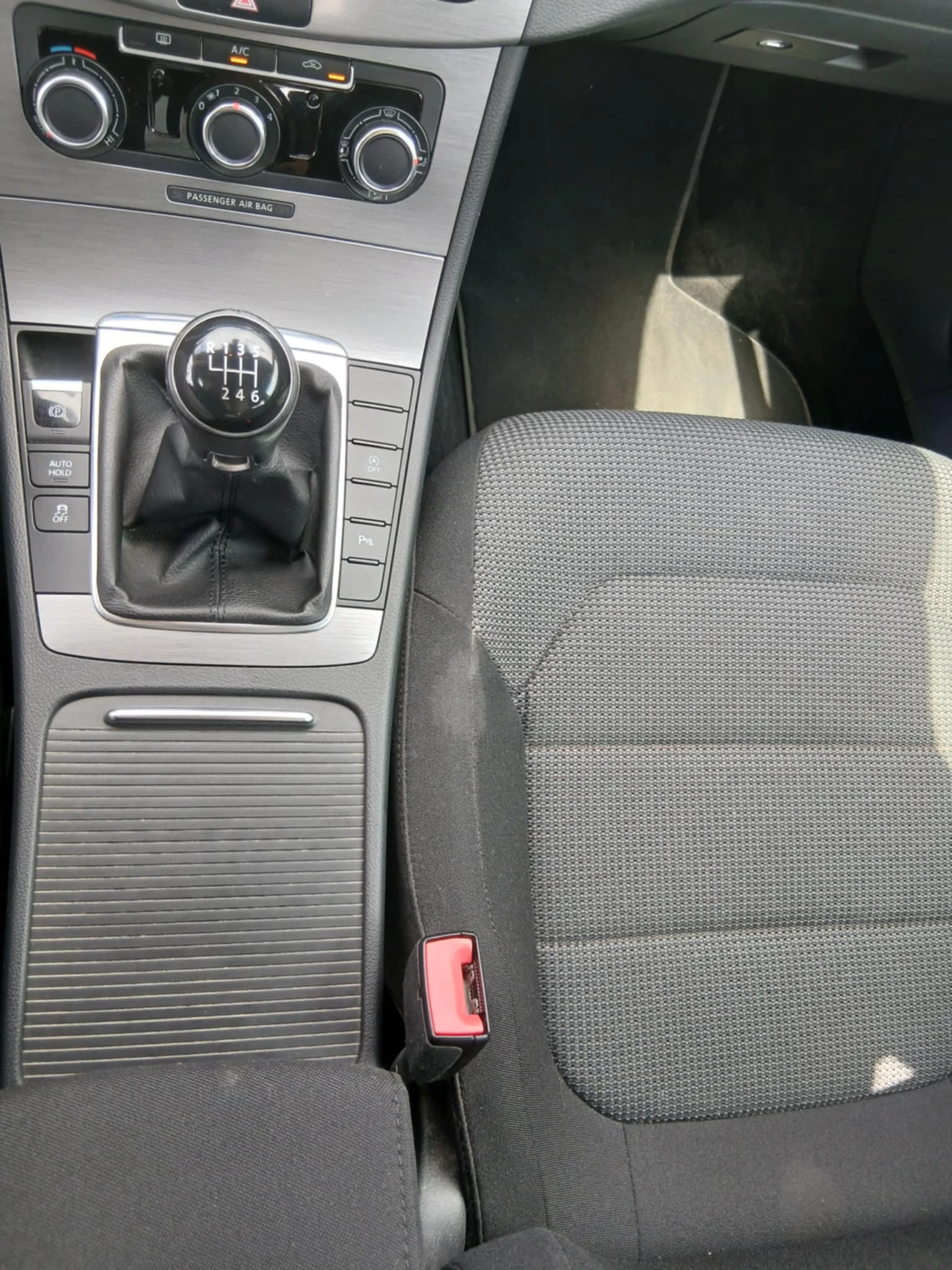 VW Passat 2.0 TDI, снимка 12 - Автомобили и джипове - 54966065