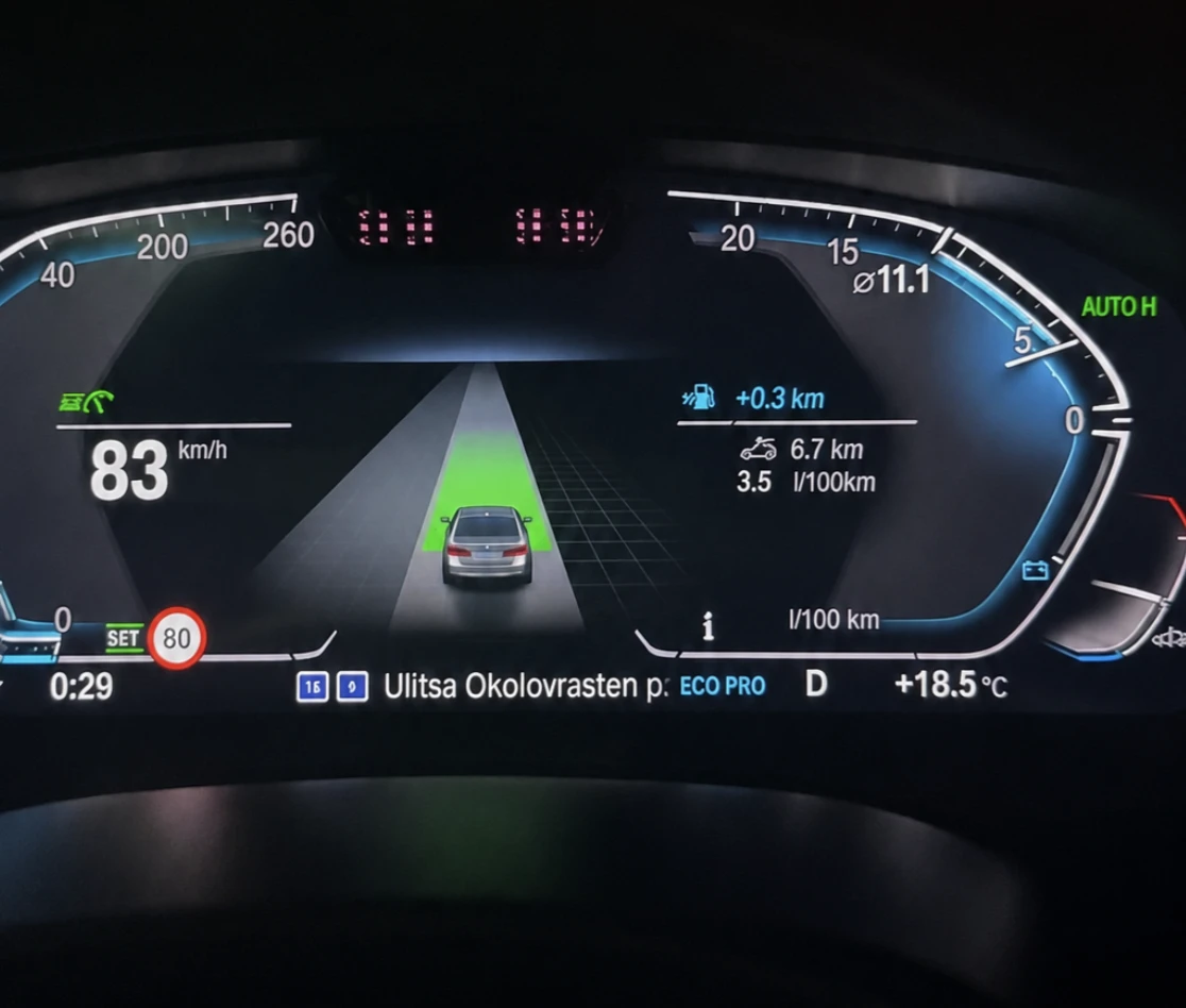 BMW 530 xDrive Luxury Line HUD Laser DAP HK, снимка 16 - Автомобили и джипове - 54987862