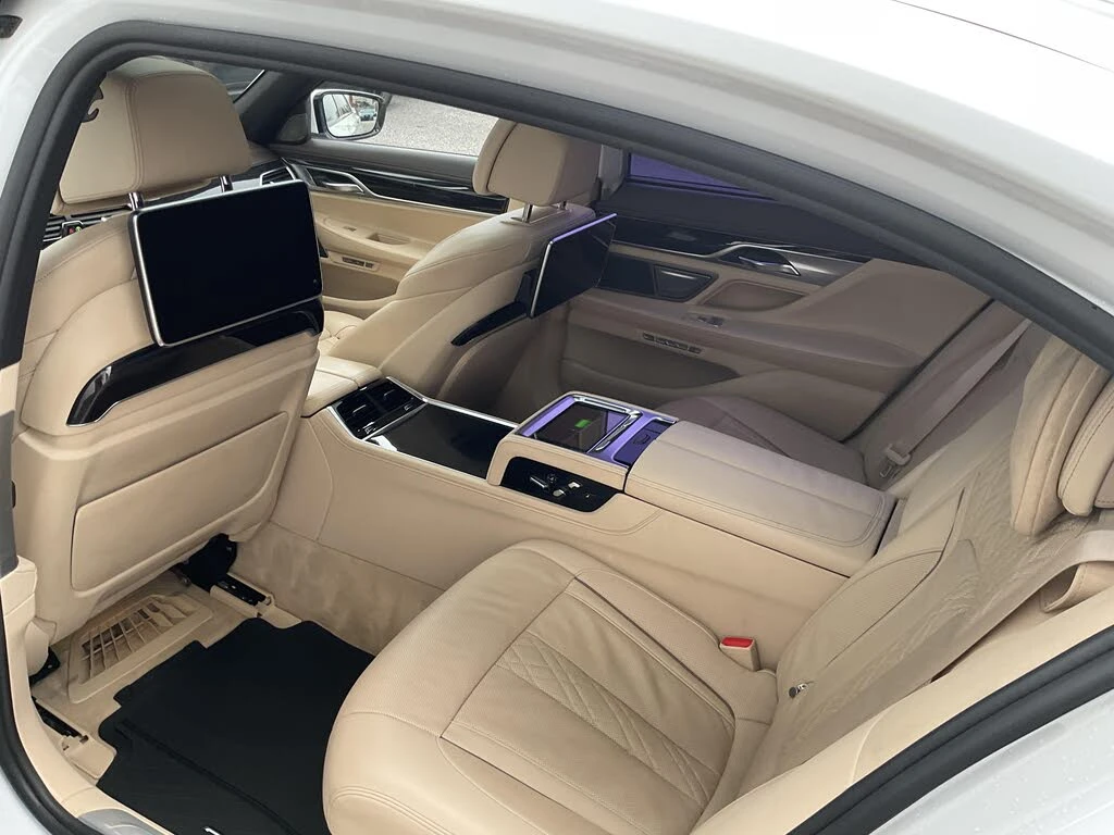 BMW 750 LI /HEAD UP/360/EKPAHИ/FIRST CLASS/PANO, снимка 9 - Автомобили и джипове - 55118523