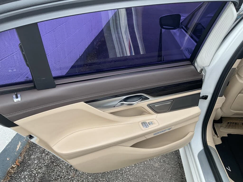 BMW 750 LI /HEAD UP/360/EKPAHИ/FIRST CLASS/PANO, снимка 14 - Автомобили и джипове - 55118523