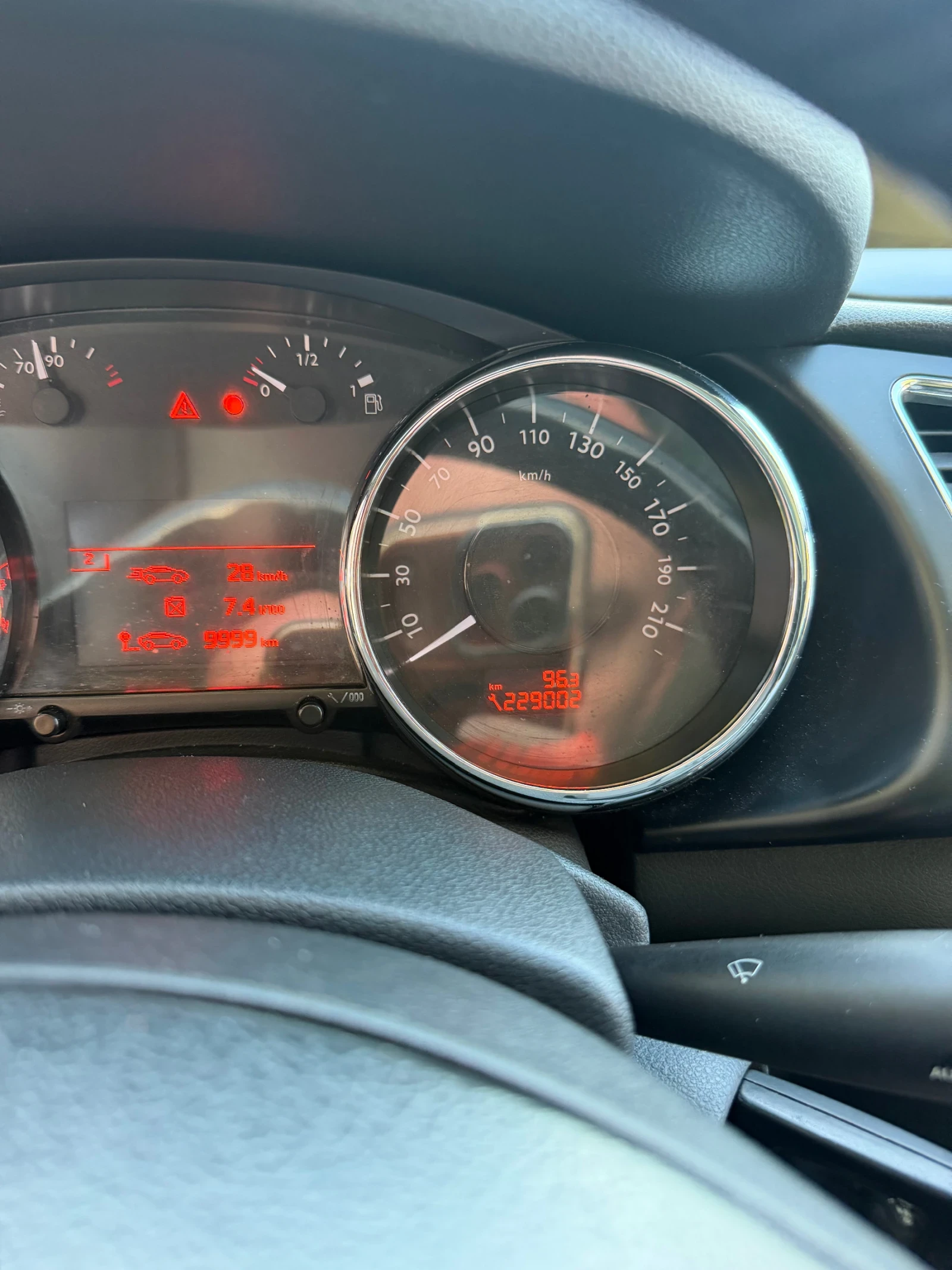Peugeot 3008 Пежо 3008 1, 6 HDI 2015, снимка 11 - Автомобили и джипове - 55706185