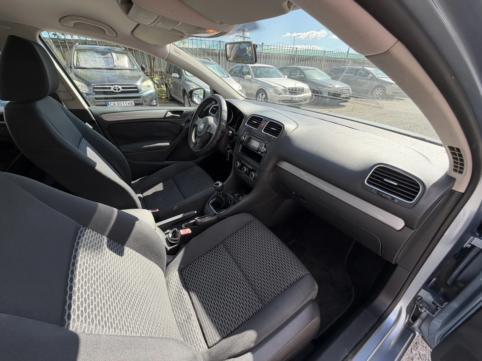 VW Golf 1.6* ГАЗ* РЕГИСТРИРАН* * * , снимка 12 - Автомобили и джипове - 55948626