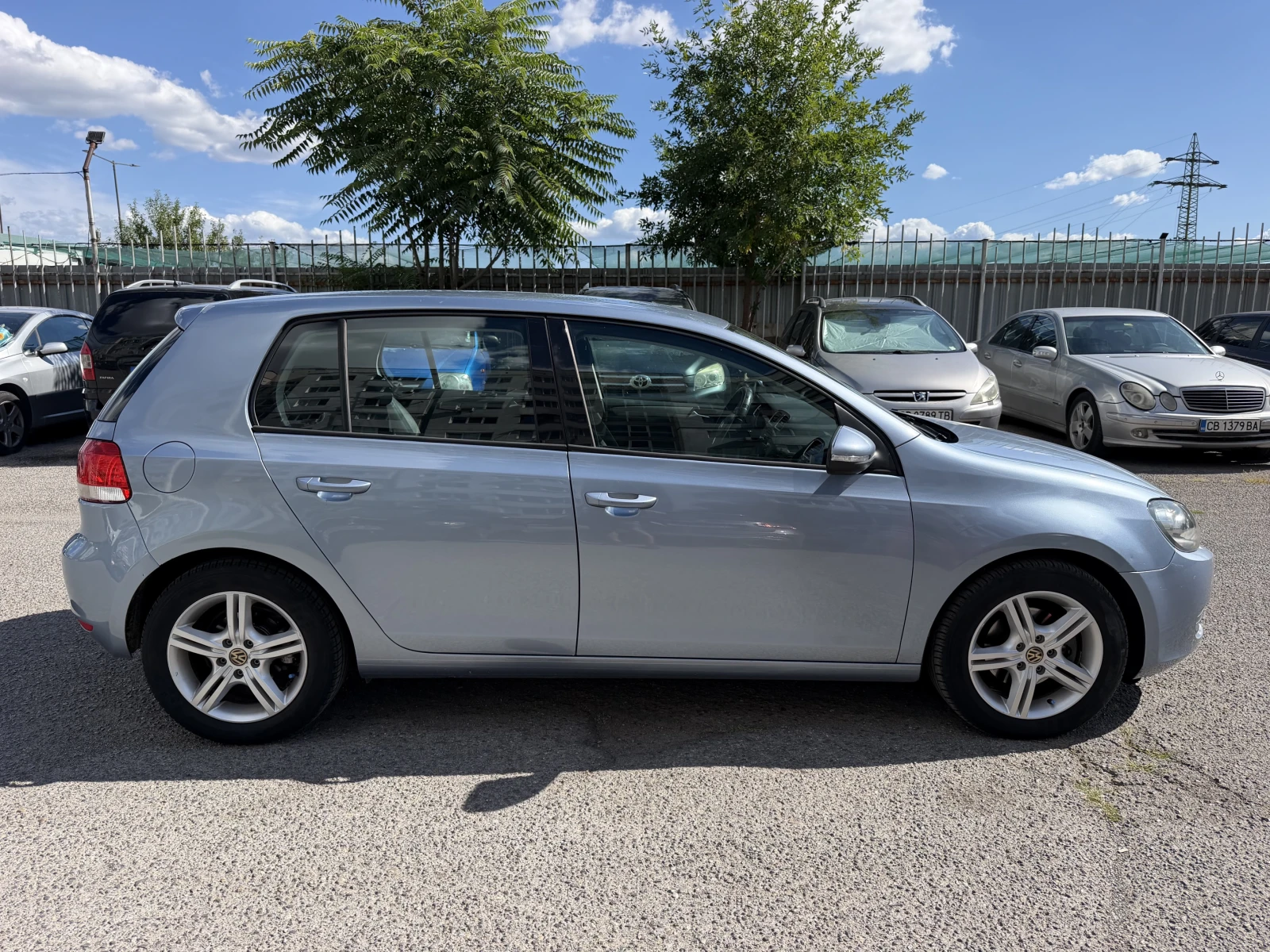 VW Golf 1.6* ГАЗ* РЕГИСТРИРАН* * * , снимка 4 - Автомобили и джипове - 55948626