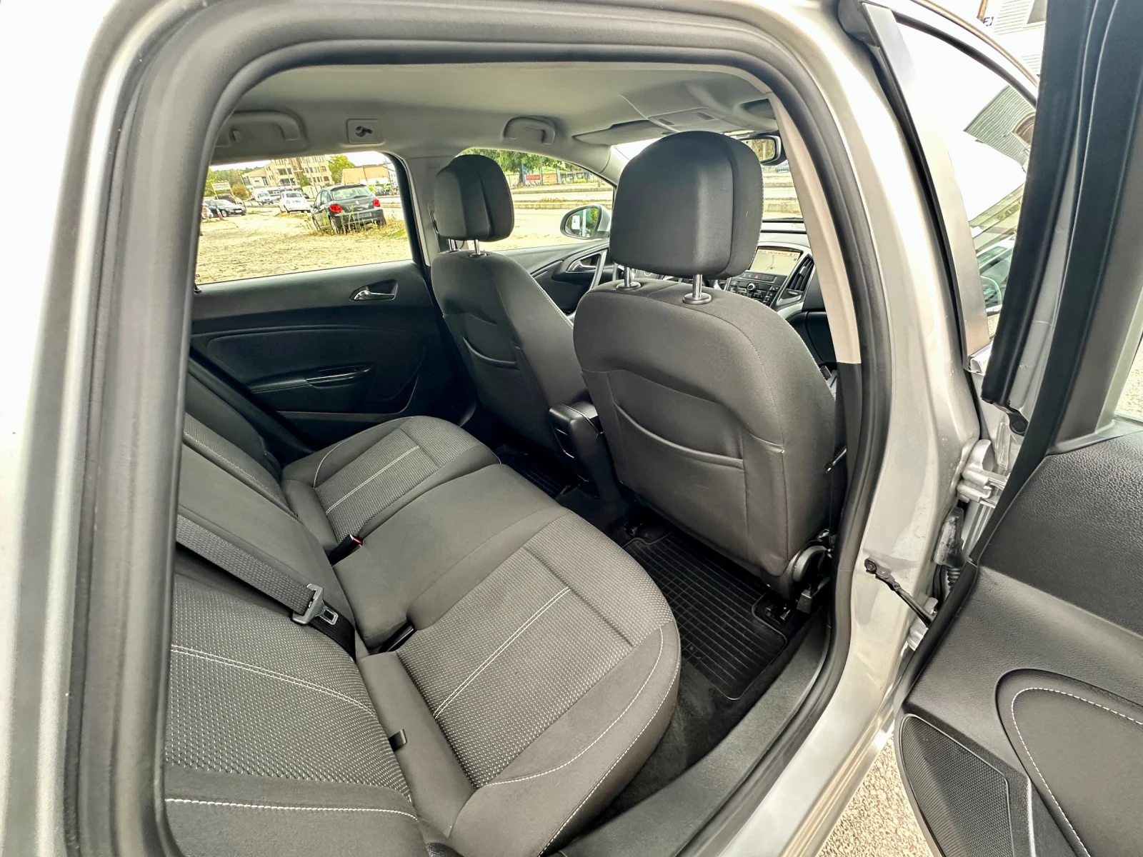 Opel Astra 1.7 CDTI, снимка 12 - Автомобили и джипове - 56311903