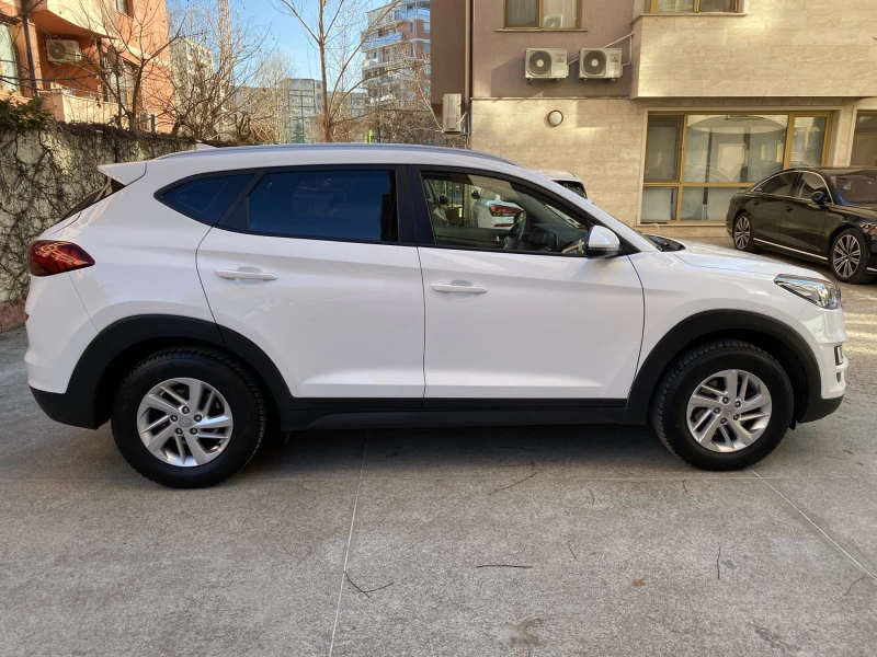 Hyundai Tucson 1.6 CRDI /2WD, снимка 2 - Автомобили и джипове - 48051489