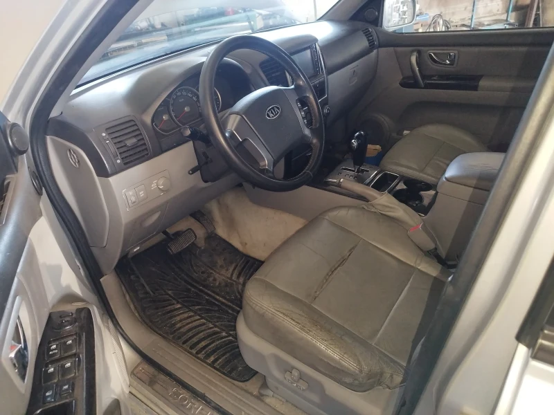 Kia Sorento 2.5CRDI, снимка 3 - Автомобили и джипове - 52793672
