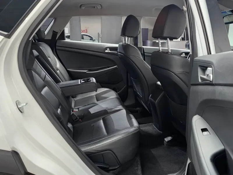 Hyundai Tucson  2.0 4Wd Smart, снимка 10 - Автомобили и джипове - 55348840