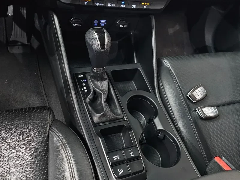 Hyundai Tucson  2.0 4Wd Smart, снимка 8 - Автомобили и джипове - 55348840