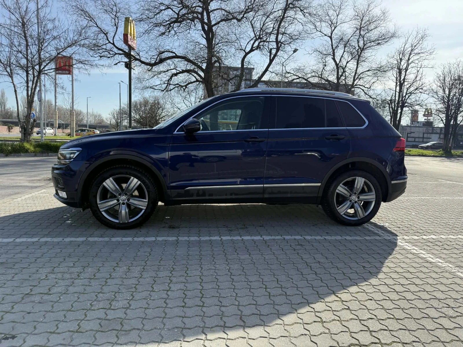 VW Tiguan 2.0 TDI 4MOTION, снимка 5 - Автомобили и джипове - 53953127