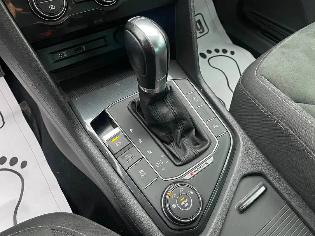 VW Tiguan 2.0 TDI 4MOTION, снимка 12 - Автомобили и джипове - 53953127
