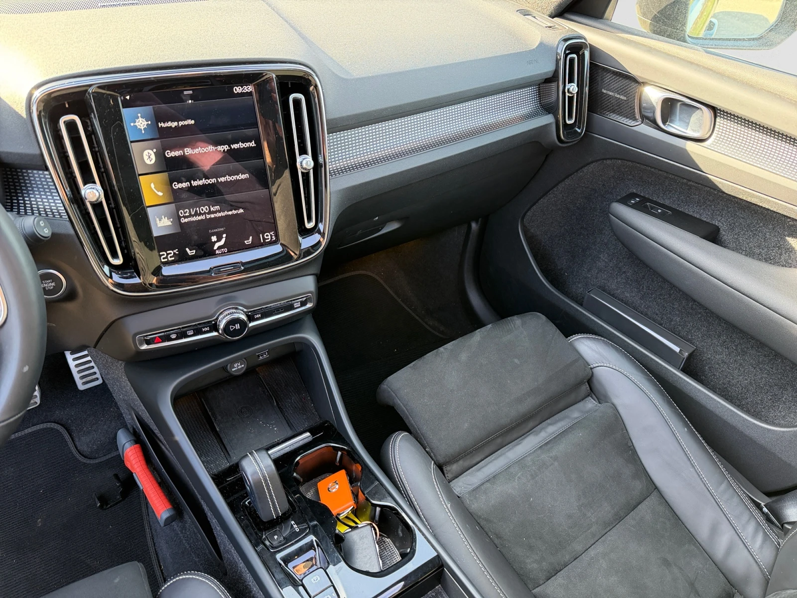 Volvo XC40 T5 R-Design, снимка 13 - Автомобили и джипове - 54467140