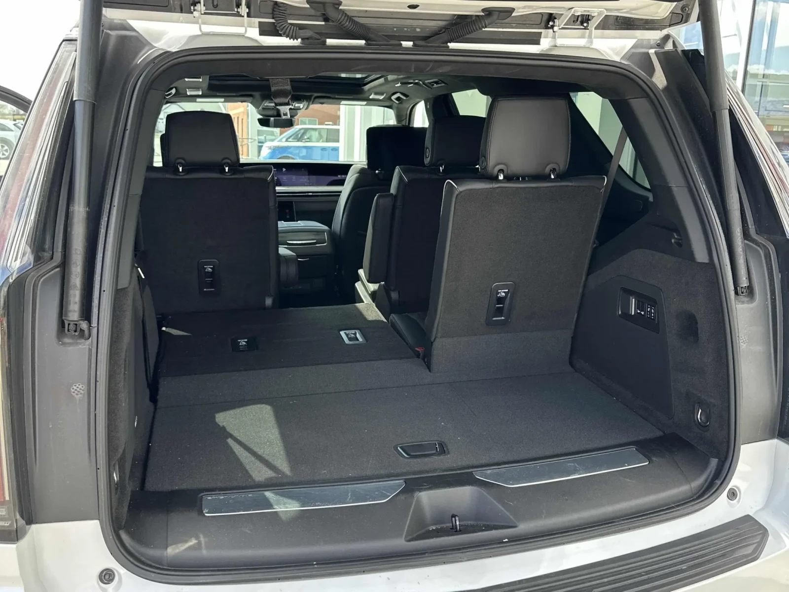 Cadillac Escalade  | AWD V Series | FULL | 360 | DIS | HEAD-UP | , снимка 12 - Автомобили и джипове - 54504140