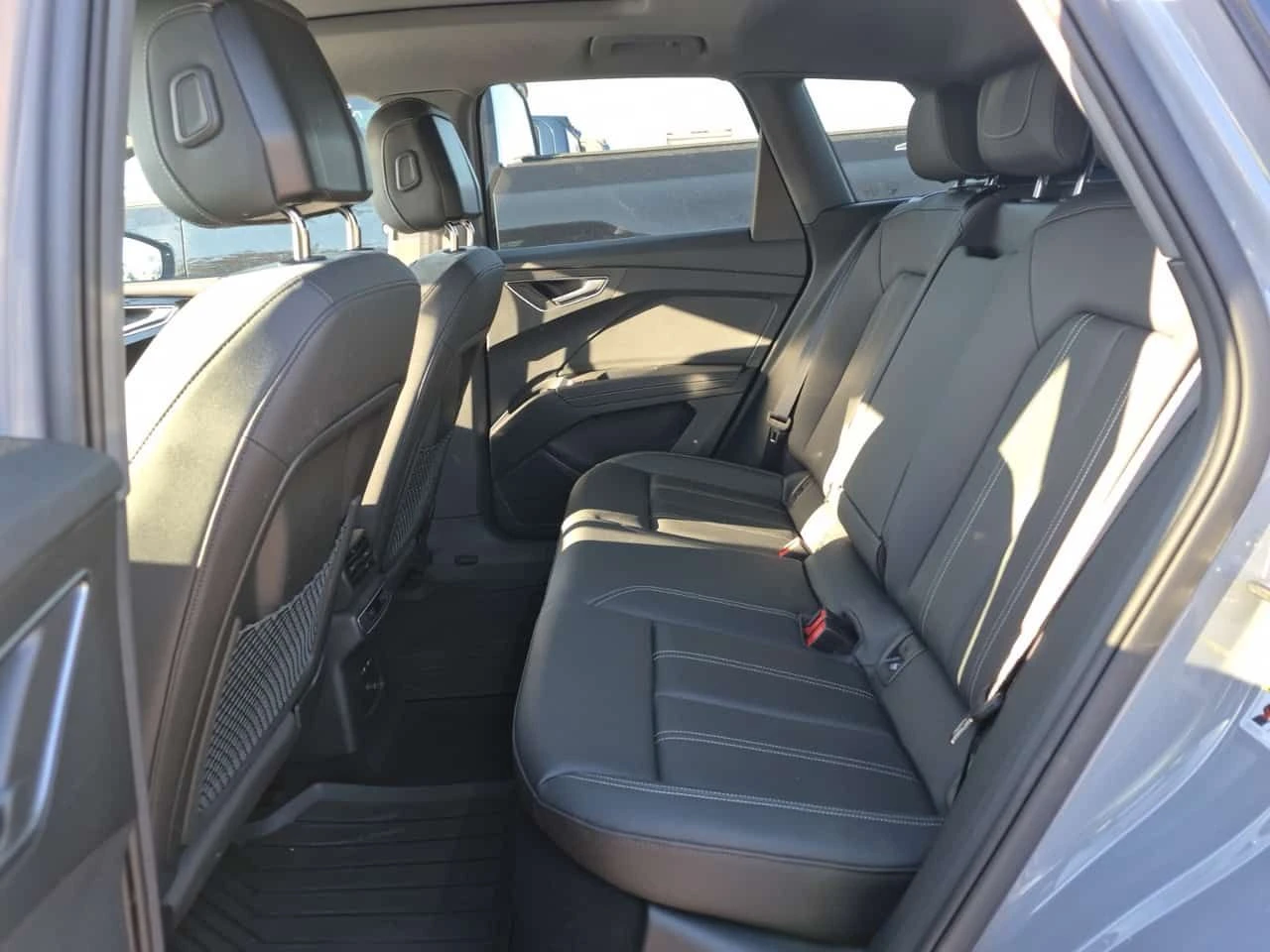 Audi Q4 E-TRON 55 QUATTRO| 2 �����| 360| ����| CARFAX | Mobile.bg � ����������� 12
