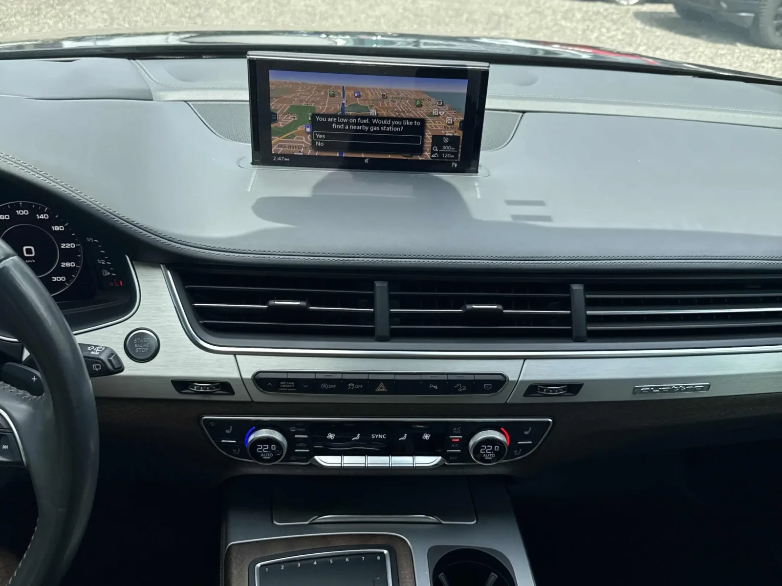 Audi Q7 Technik * Keyless * CARFAX * АВТО КРЕДИТ * , снимка 10 - Автомобили и джипове - 54897100