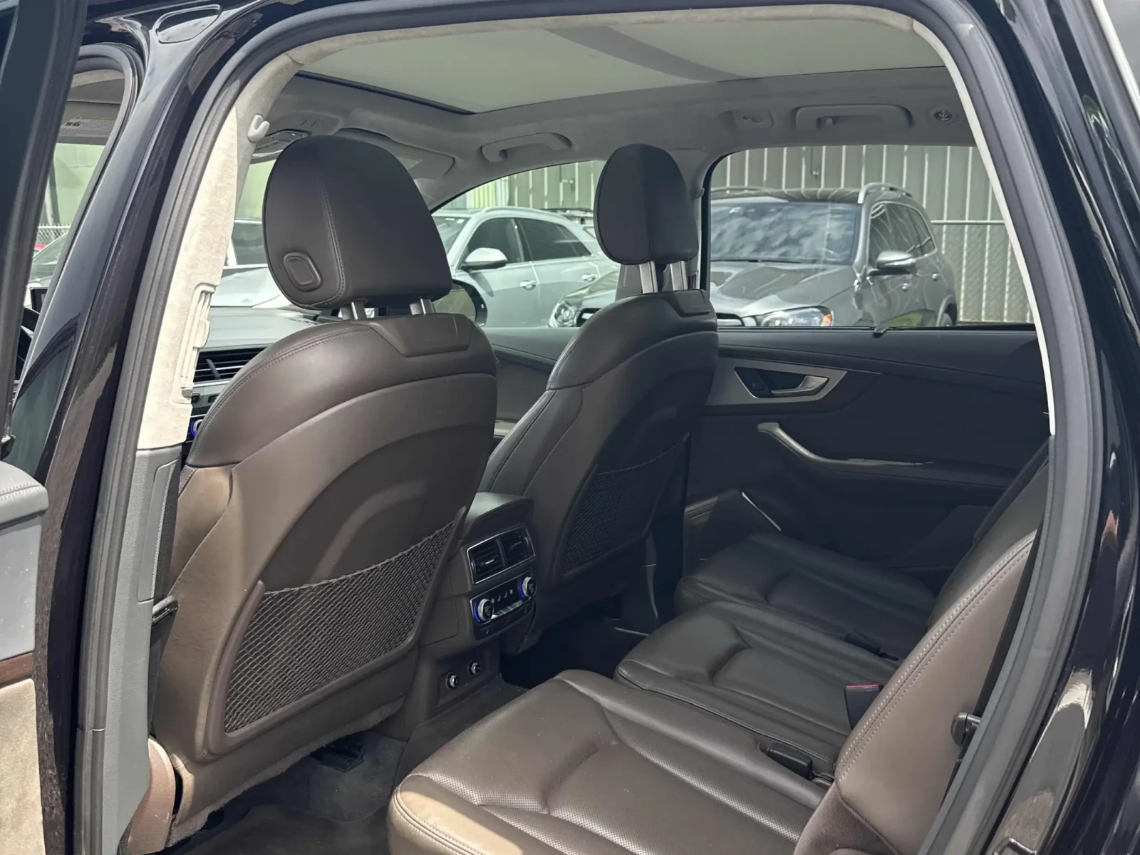 Audi Q7 Technik * Keyless * CARFAX * АВТО КРЕДИТ * , снимка 8 - Автомобили и джипове - 54897100