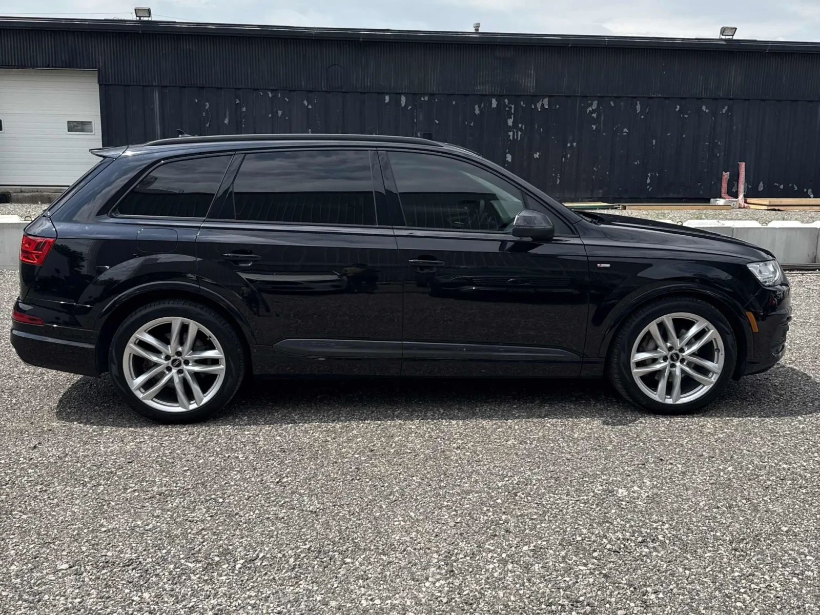 Audi Q7 Technik * Keyless * CARFAX * АВТО КРЕДИТ * , снимка 4 - Автомобили и джипове - 54897100
