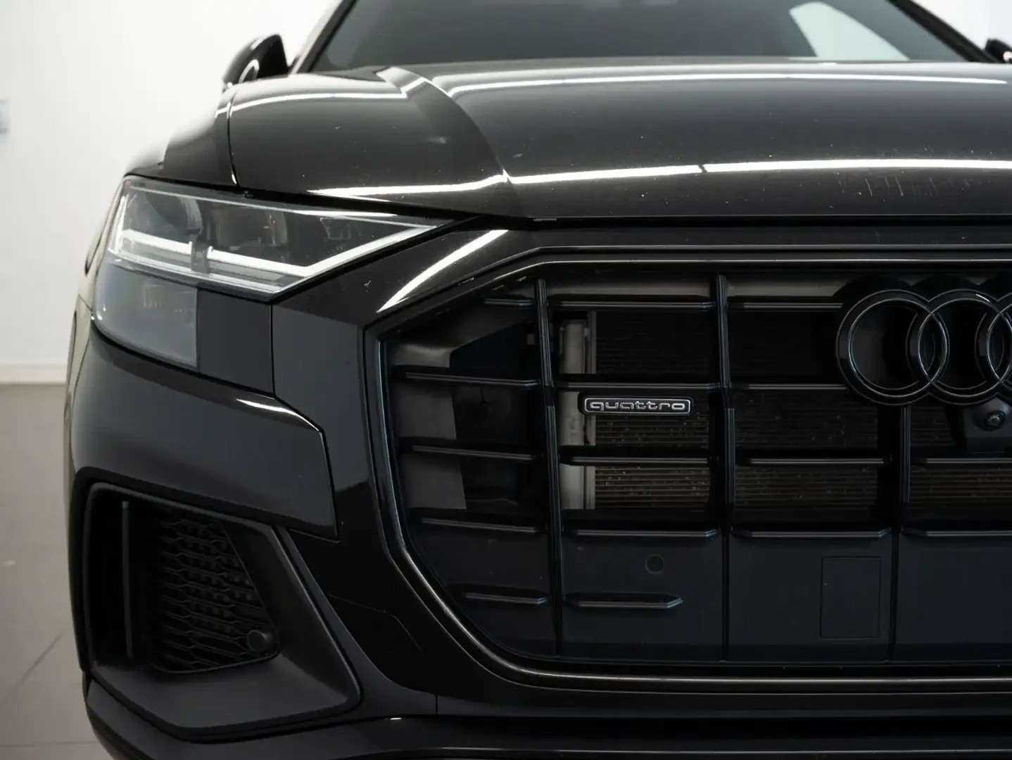 Audi Q8 55TFSI* MATRIX* S* LINE* ОБДУХВАНЕ* ДИСТРОНИК* , снимка 6 - Автомобили и джипове - 55546903