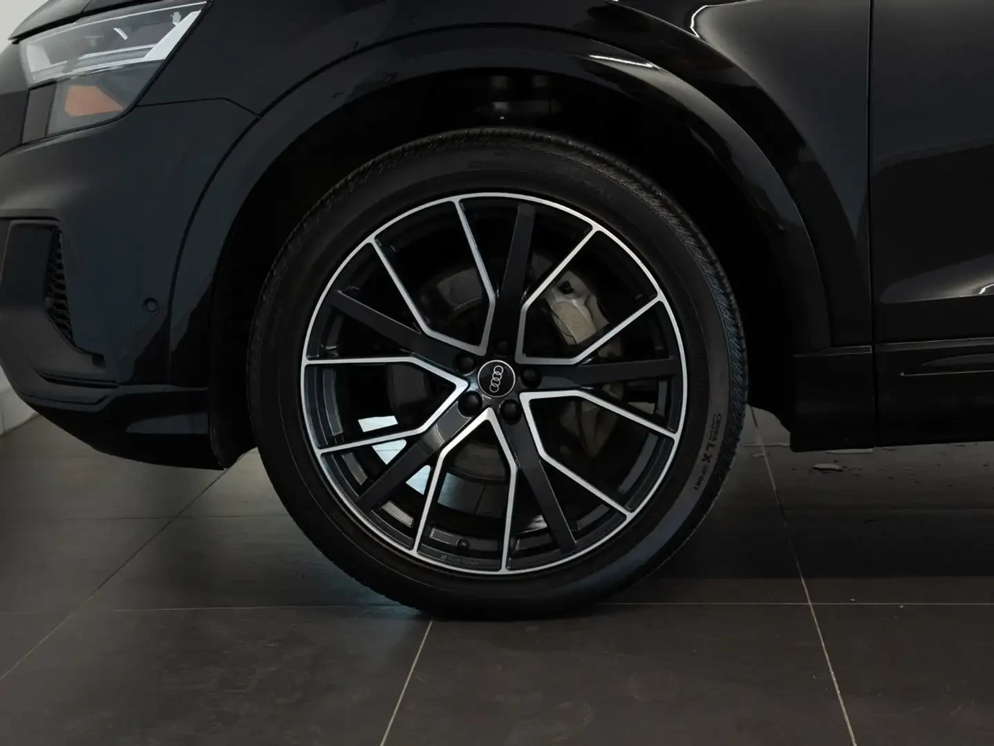 Audi Q8 55TFSI* MATRIX* S* LINE* ОБДУХВАНЕ* ДИСТРОНИК* , снимка 7 - Автомобили и джипове - 55546903
