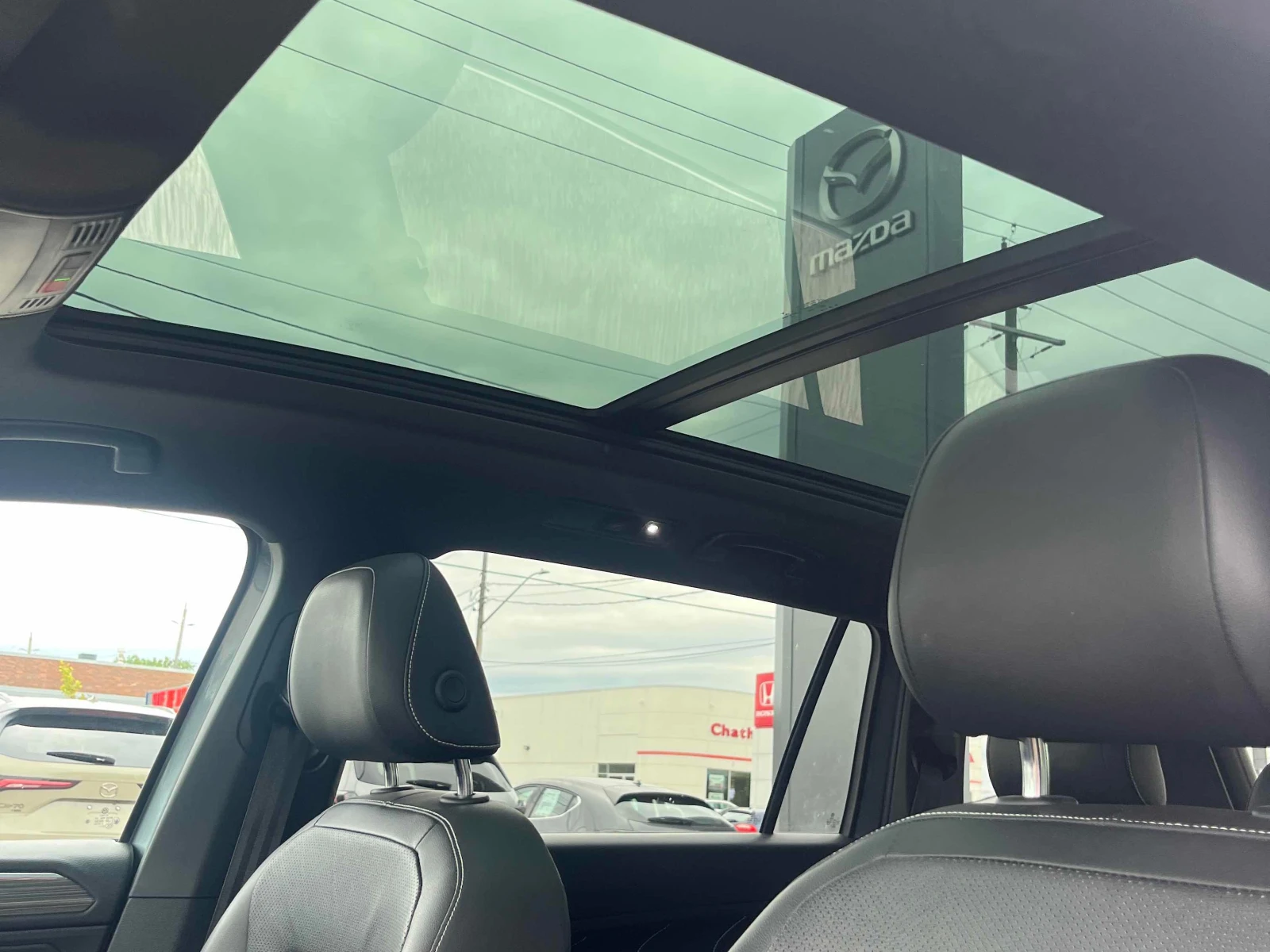 VW Tiguan Highline R Line / ПАНОРАМА / ОБДУХВАНЕ / CARFAX , снимка 11 - Автомобили и джипове - 56116743