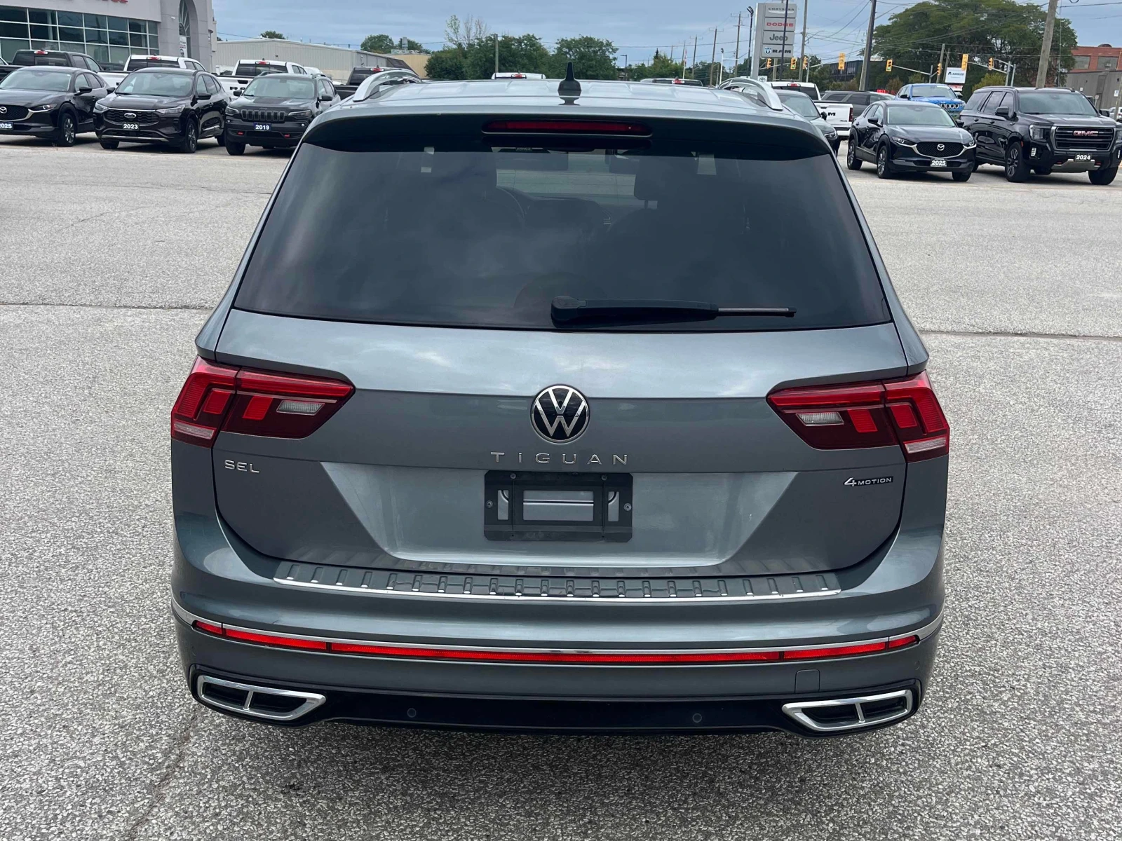 VW Tiguan Highline R Line / ПАНОРАМА / ОБДУХВАНЕ / CARFAX , снимка 4 - Автомобили и джипове - 56116743