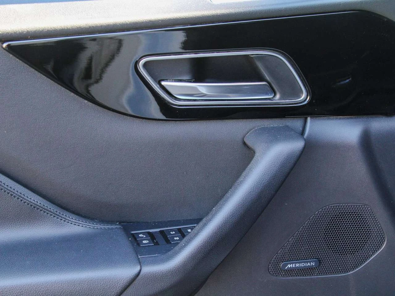 Jaguar F-PACE PREMIUM, снимка 14 - Автомобили и джипове - 56433716