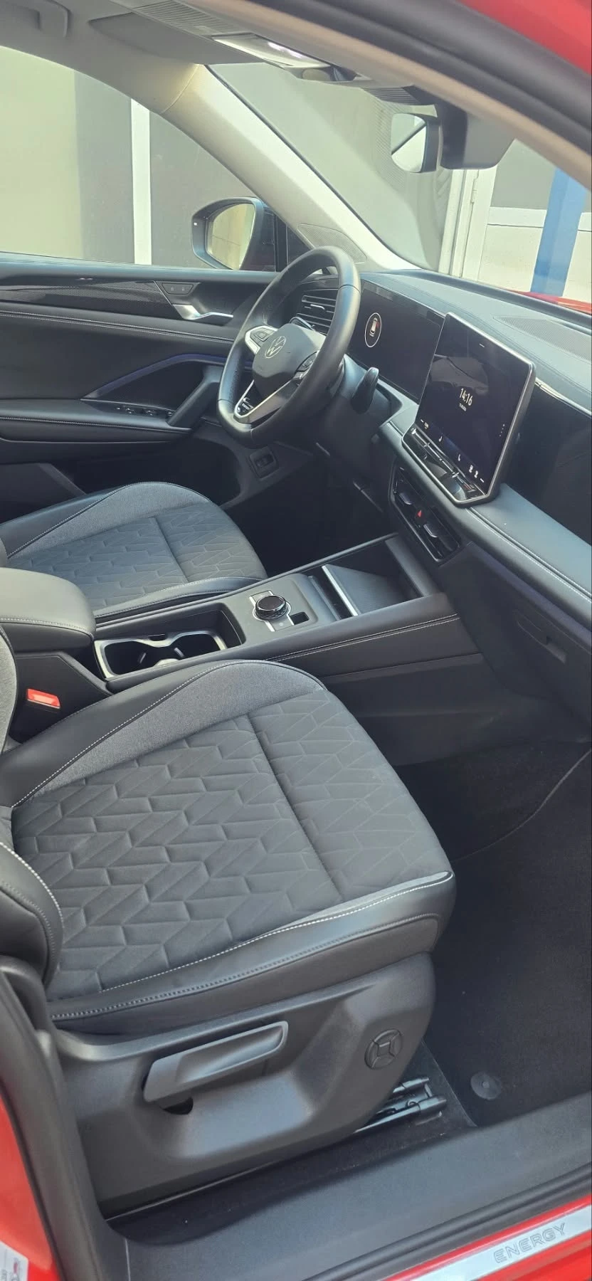 VW Tiguan, снимка 8 - Автомобили и джипове - 56547077