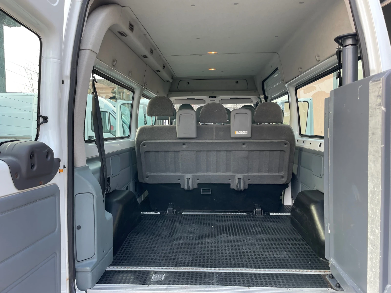 Ford Transit 2.2 CDTi /MAXI/ 2 x КЛИМА//TEMPOMAT, снимка 13 - Бусове и автобуси - 53708016