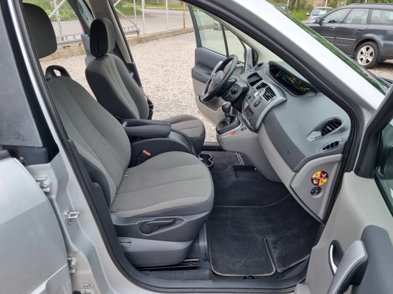 Renault Scenic 1.5 DCI EURO 4, снимка 11 - Автомобили и джипове - 40631230