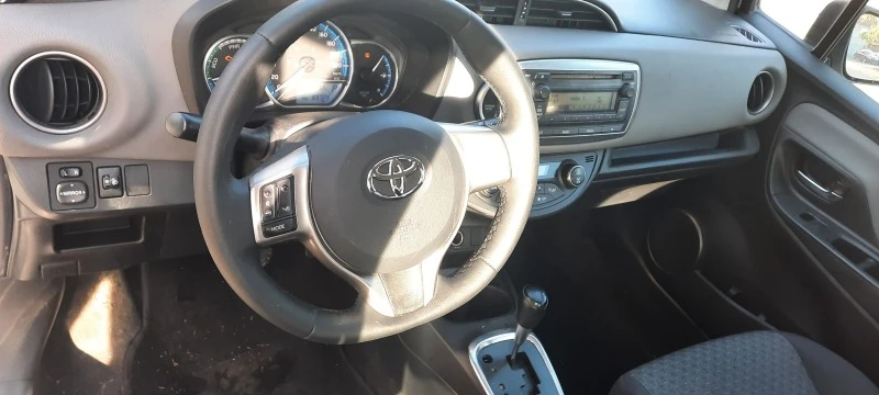 Toyota Yaris 1, 5, Автоматик, ХИБРИД, снимка 14 - Автомобили и джипове - 49512271