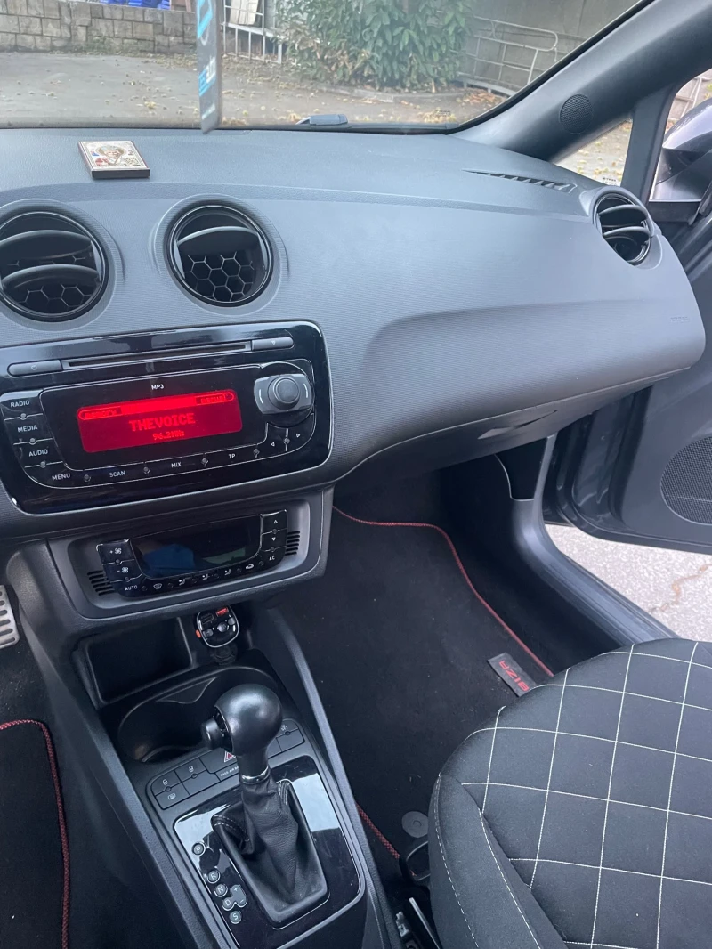 Seat Ibiza, снимка 9 - Автомобили и джипове - 47426246