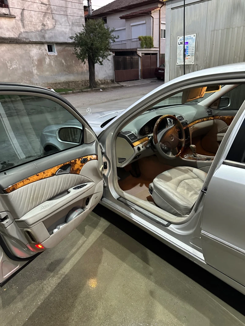 Mercedes-Benz E 320 Elegance, снимка 5 - Автомобили и джипове - 50031697
