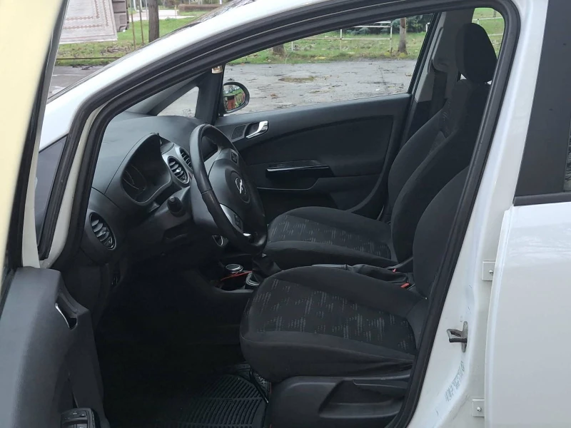 Opel Corsa, снимка 4 - Автомобили и джипове - 52700380