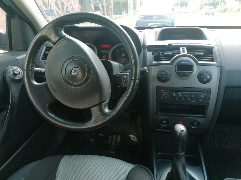 Renault Megane 1.6i 16v, снимка 13 - Автомобили и джипове - 53057886
