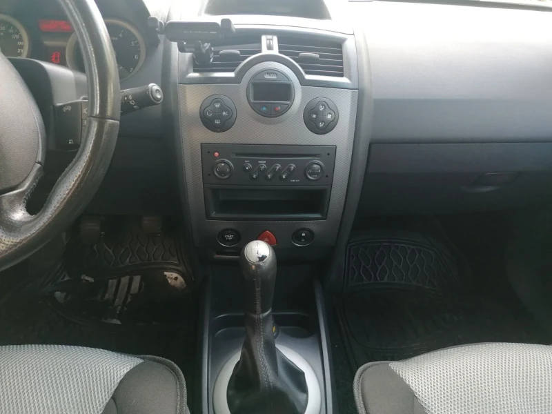 Renault Megane 1.6i 16v, снимка 14 - Автомобили и джипове - 53057886
