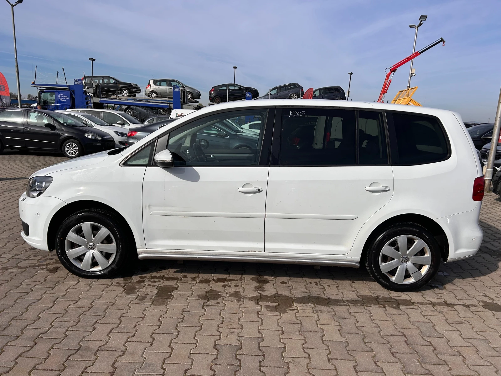 VW Touran 2.0TDI AVTOMAT EURO 5 ЛИЗИНГ - изображение 9